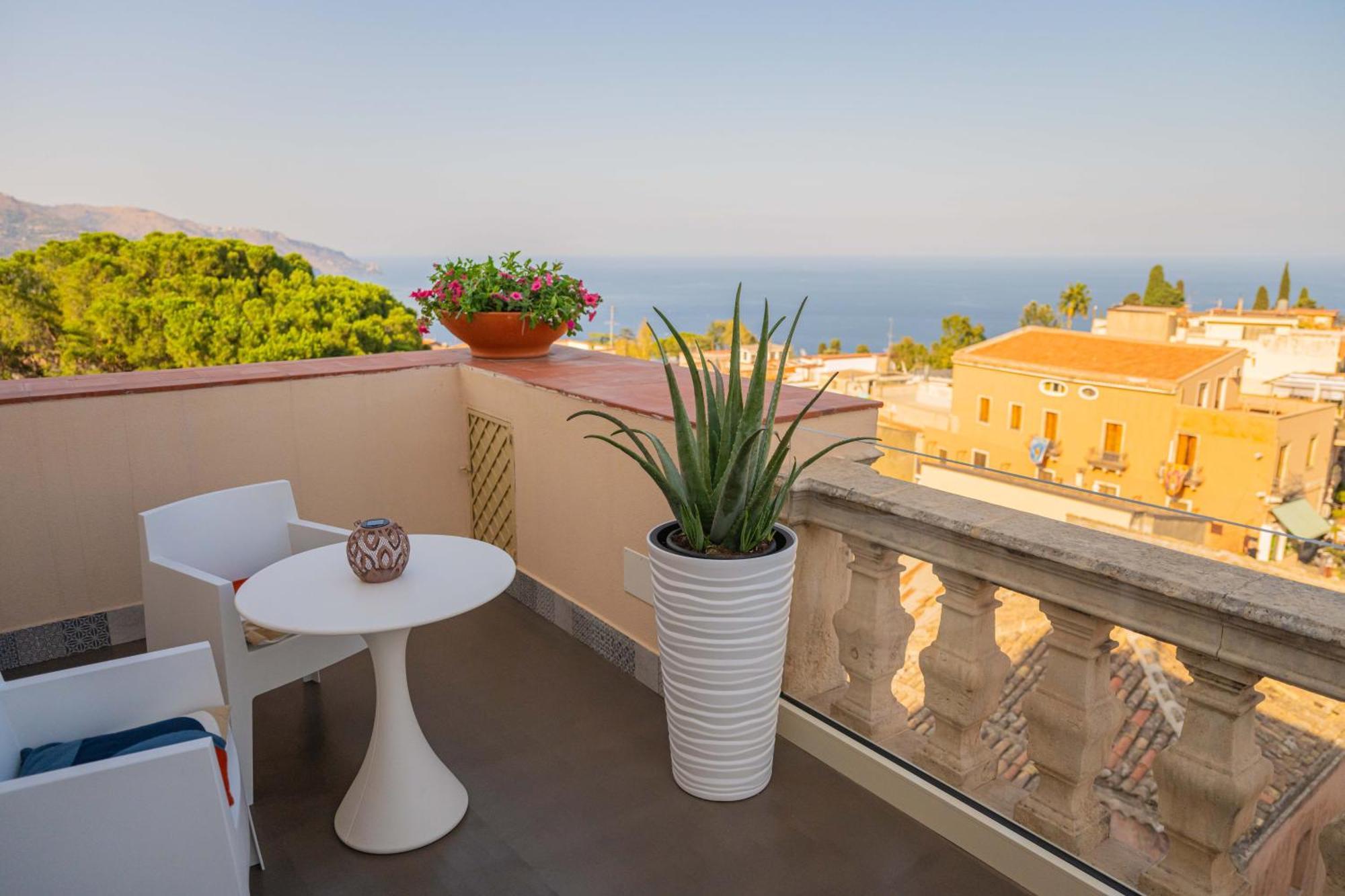 La Terrazza Di Porta Messina Hotel Taormina Exterior photo